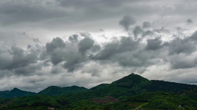 群山上的风云变幻视频素材