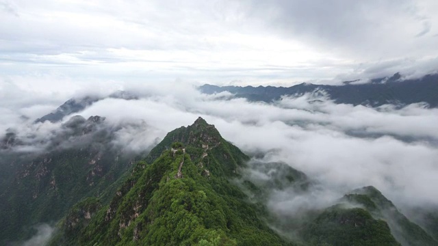 北京怀柔箭扣长城雨后清晨云海涌动视频素材