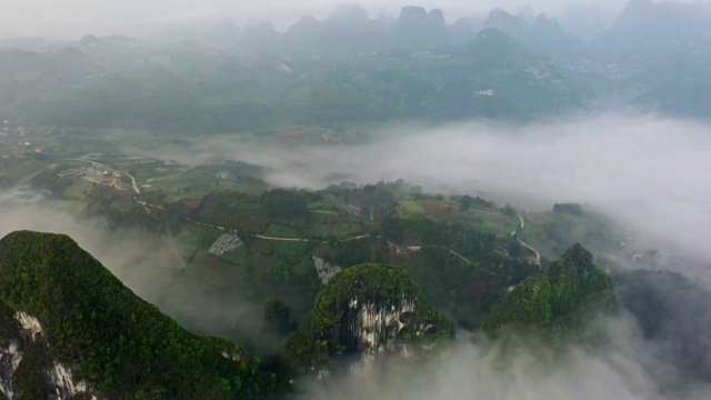 云雾缭绕在漓江山水视频素材