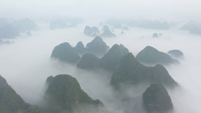 云雾缭绕在漓江山水视频素材