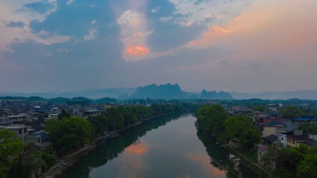 晚霞里的静静流淌的小河视频素材