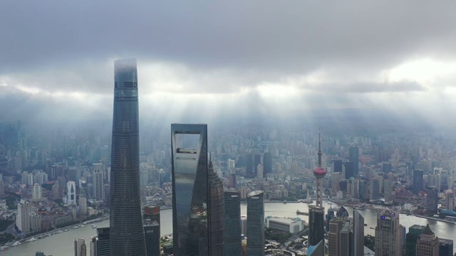 阳光映照下的上海陆家嘴金融区摩天大楼城市建筑景观视频素材