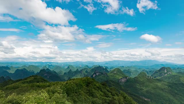 群山上的风云变幻视频素材