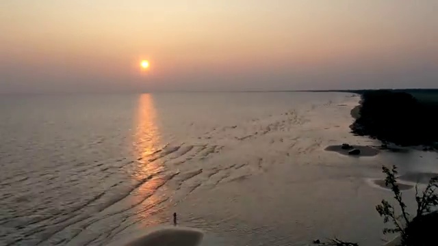 黑龙江鸡西：盛夏兴凯湖夕阳西下视频素材