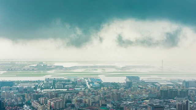 暴风雨中的深圳宝安国际机场视频素材