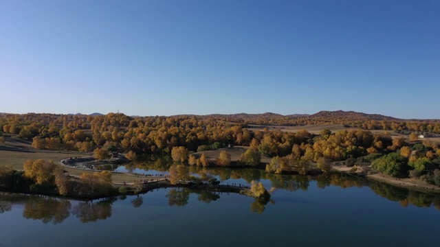航拍乌兰布统坝上公主湖秋色视频素材画面4