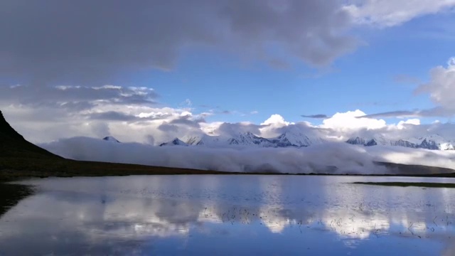 雪山倒影云海视频素材