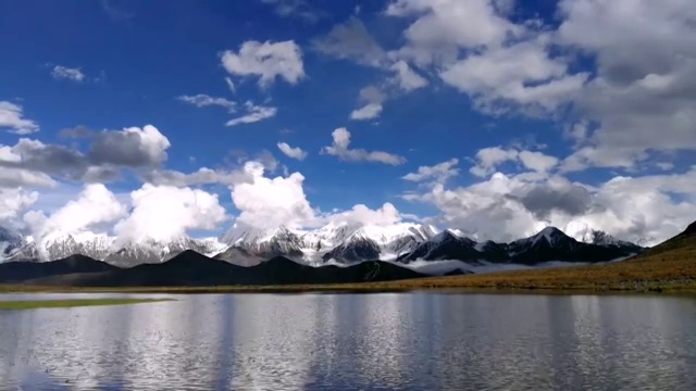 三嗯措雪山倒影视频下载