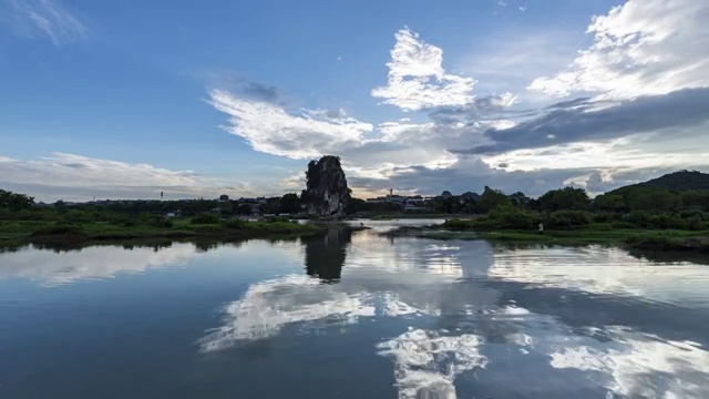 桂林漓江边伏波山上的风云变幻视频素材