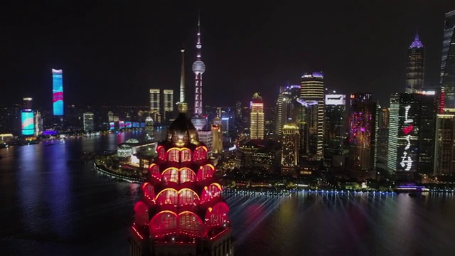 中国上海外滩陆家嘴灯光秀夜景航拍视频素材