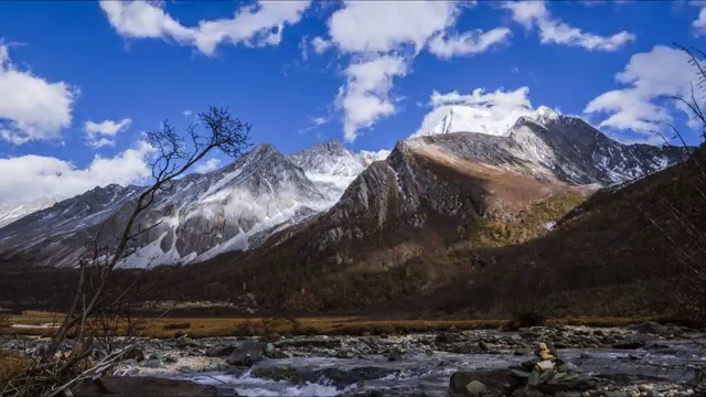 亚丁夏诺多吉峰风光延时影片视频素材