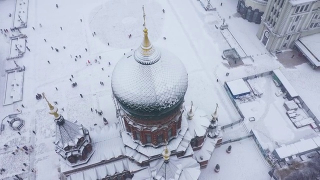 雪中的哈尔滨索菲亚教堂视频素材