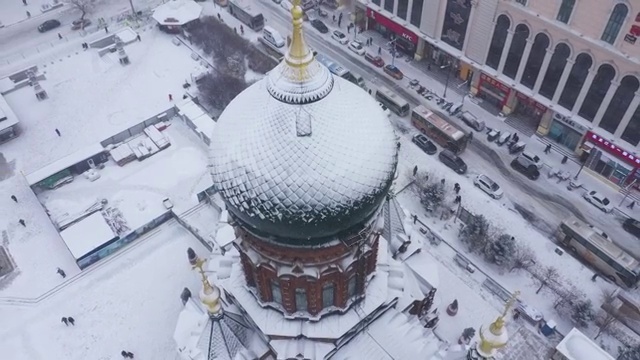 雪中的哈尔滨索菲亚顶部特写视频素材