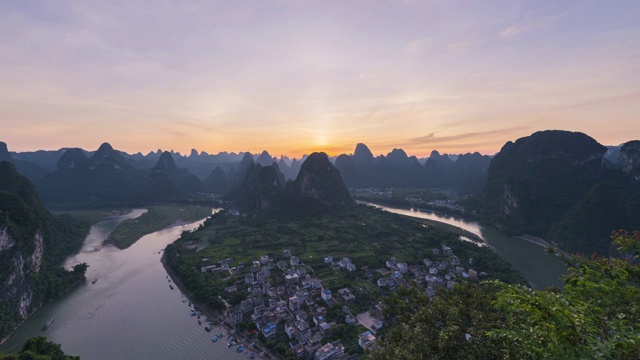 夕阳西下的漓江河湾视频素材