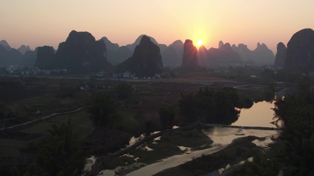 夕阳下的遇龙河两岸风光视频素材