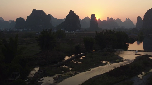 夕阳下的遇龙河两岸风光视频素材