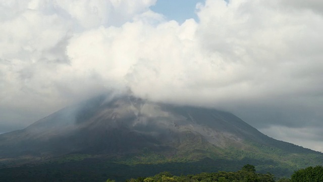 时间流逝在阿雷纳尔火山，哥斯达黎加视频素材