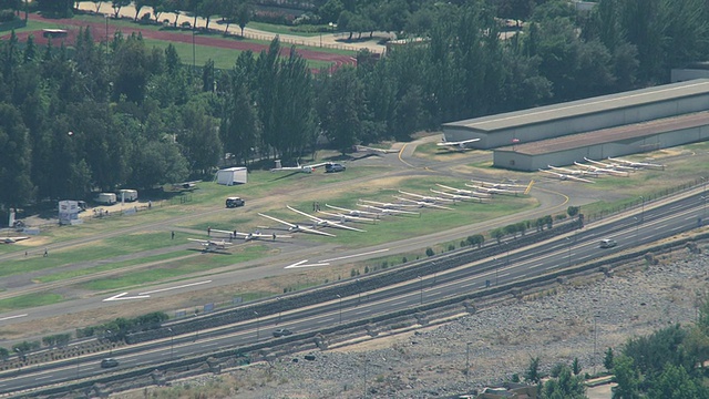 2010年，空中高层建筑在城市/智利圣地亚哥，智利格兰圣地亚哥视频素材