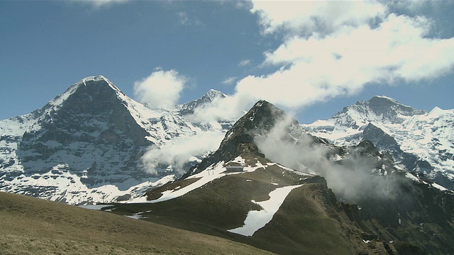 WS关于MÃ¤nlichen with tschugen, Eiger and MÃ¶nch mountains / Grindelwald, Bernese Alps，瑞士视频素材