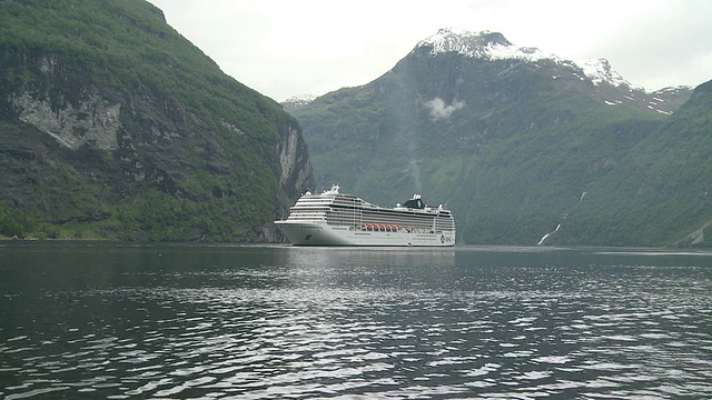 Geirangerfjord / Geiranger, More og Romsdal，挪威的游轮视频素材