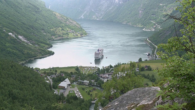 Geirangerfjord / Geiranger, More og Romsdal，挪威的游轮视频素材