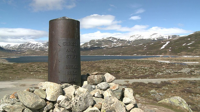 挪威，Sogn Fjordane, Hemsedalsfjella山/ Borlang附近的道路视频素材