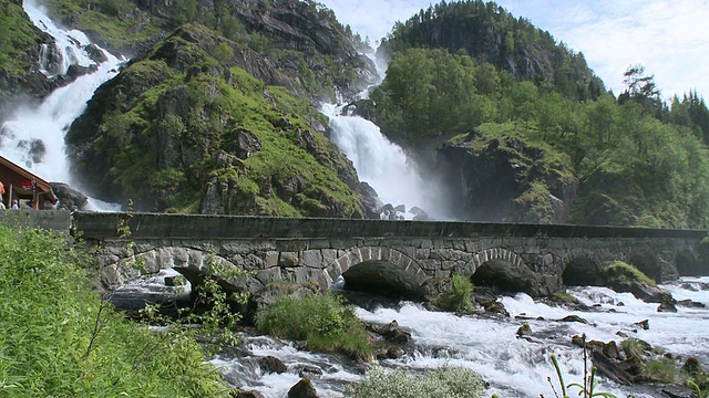 挪威Hordaland Latefossen / Skare瀑布全景图视频素材