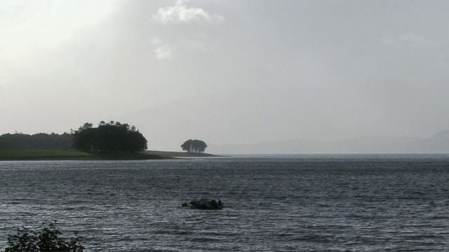 暴风雨天空下的ZO湖/英国苏格兰视频素材