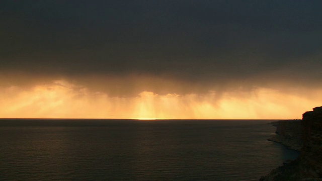 海面上有暴雨视频素材