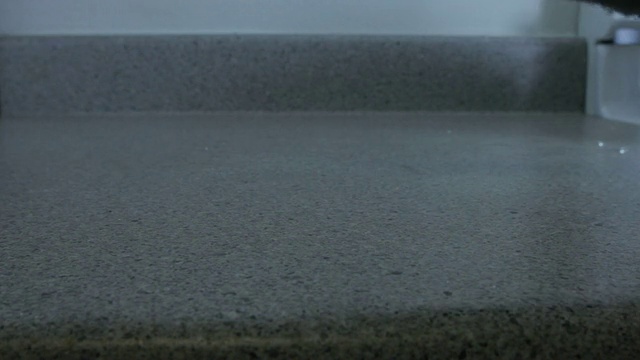彻底坏掉的灯泡视频素材画面4
