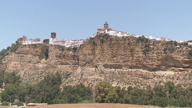 悬崖上的老城全景/ Arcos De La Frontera，西班牙安达卢西亚视频素材