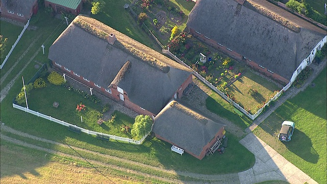 AERIAL WS View of house / Langeness，石勒苏益格-荷尔斯泰因，德国视频素材