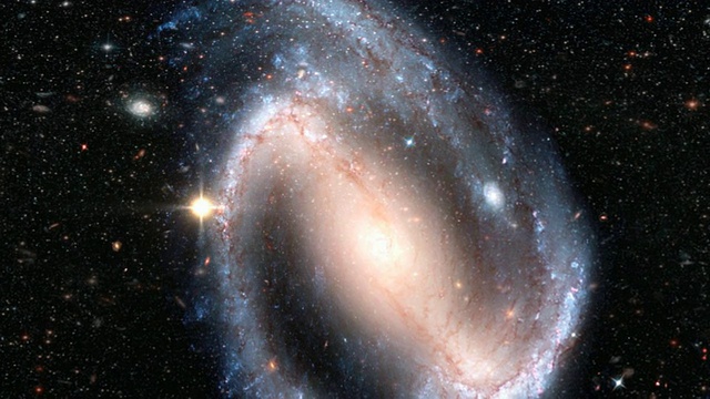 天体物理学。一个造父变星在螺旋星系臂中亮度变化的动画。视频素材画面2