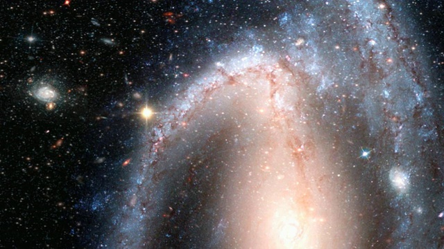 天体物理学。一个造父变星在螺旋星系臂中亮度变化的动画。视频素材画面4