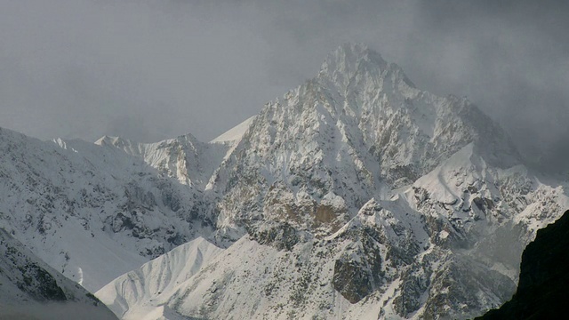 白雪皑皑的山峰/乔治亚州视频素材