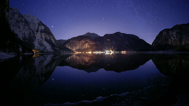 哈尔斯塔特上空的夜空和星星视频素材