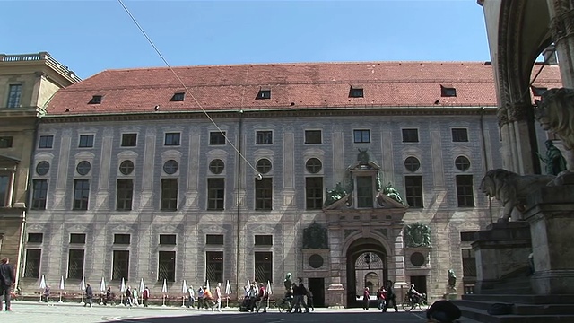 WS PAN住宅和“Feldherrenhalle”，一个著名的佛罗伦萨长廊/慕尼黑，巴伐利亚，德国视频素材