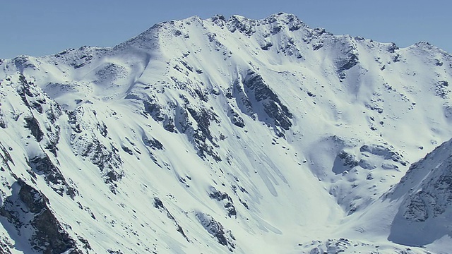 白雪覆盖的山谷/瑞士的WS鸟瞰图视频素材