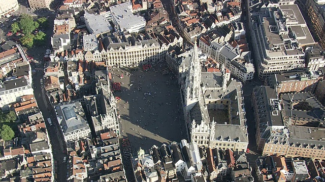 人们漫游在Grand Place / Brussels，比利时视频素材