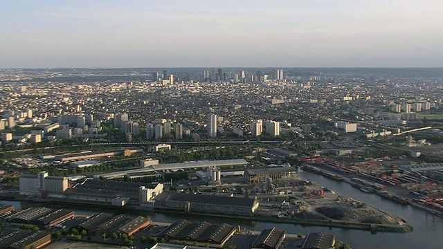 La Defense /巴黎，法国，WS AERIAL ZO视图视频素材