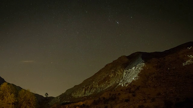 星空随着月亮的升起而变化视频素材画面2