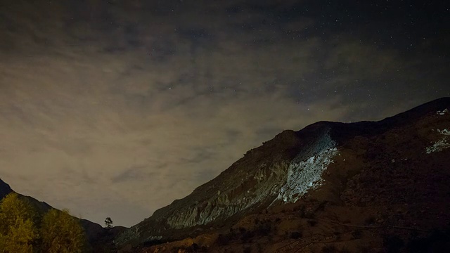 星空随着月亮的升起而变化视频素材画面4