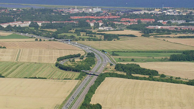 哥本哈根以南高速公路鸟瞰图/ sjaeland，丹麦视频素材