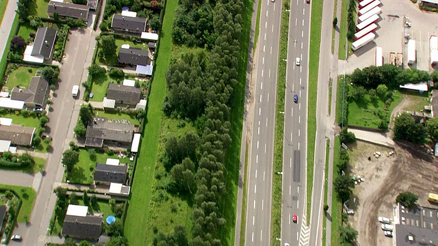 通往罗斯基勒/哥本哈根的WS AERIAL ZO架空公路，丹麦视频素材