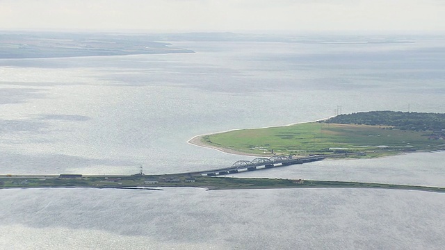 丹麦维诺湾/ Ringkobing的WS AERIAL ZO视图视频素材