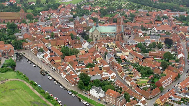 WS AERIAL ZI ZO View of Ribe(雨不是很好!)/ Ribe，丹麦视频素材