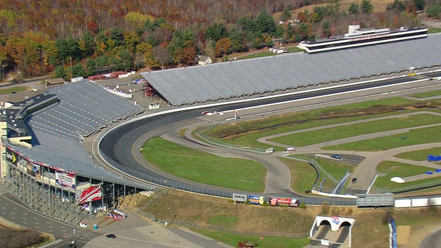 MS AERIAL TS View of New Hampshire Motor Speedway Race Track / New Hampshire，美国视频素材