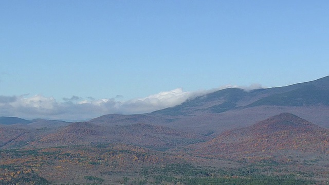 空中的潘紫佐在Nat Forest / New Hampshire，美国，白山上空的云视频素材