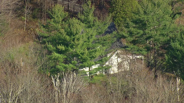 MS AERIAL TD ZI View of Frost Place - Robert Frost / New Hampshire，美国视频素材