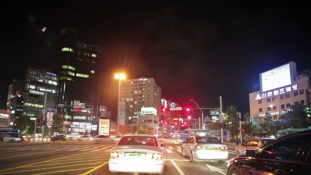 MS T/L POV首尔市中心的夜景/首尔，韩国视频素材